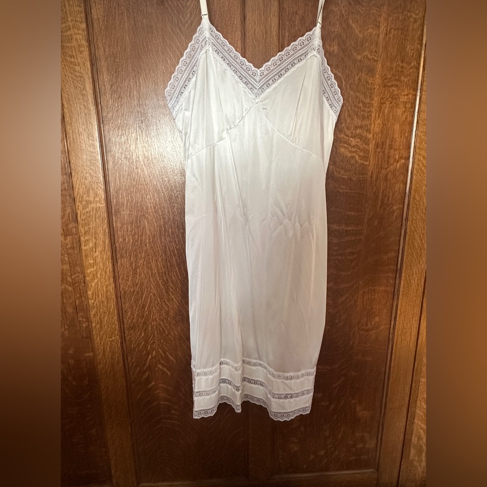 Vintage White Lace Nylon Tricot Slip, Size 44 (Modern XL) - Picture 9 of 10